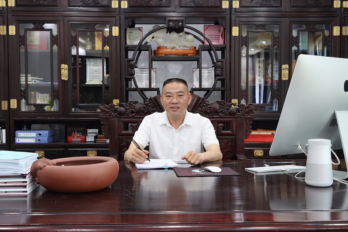 1660009951393812.jpg 公司董事長.jpg